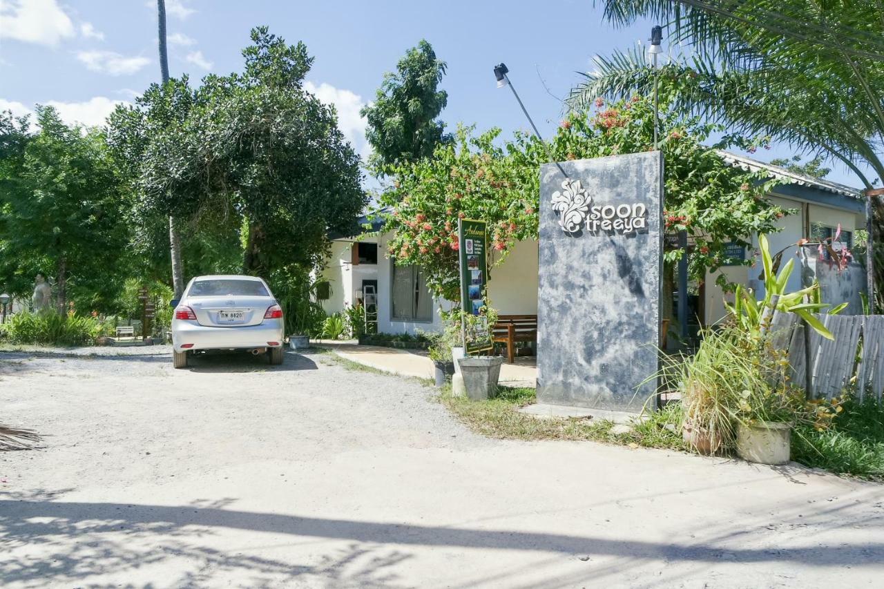 Soontreeya Lanta Hotel Koh Lanta Exterior photo
